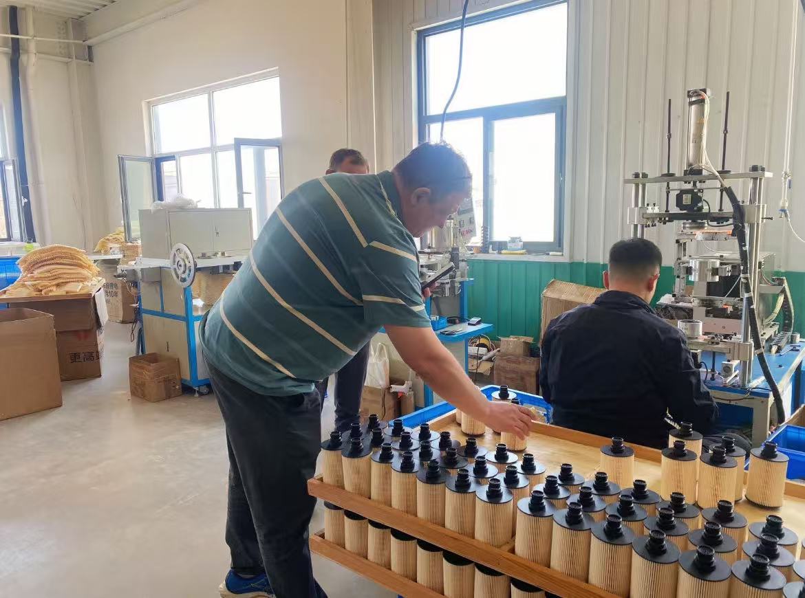 Klientët rusë vizitojnë fabrikën e filtrit Guohao