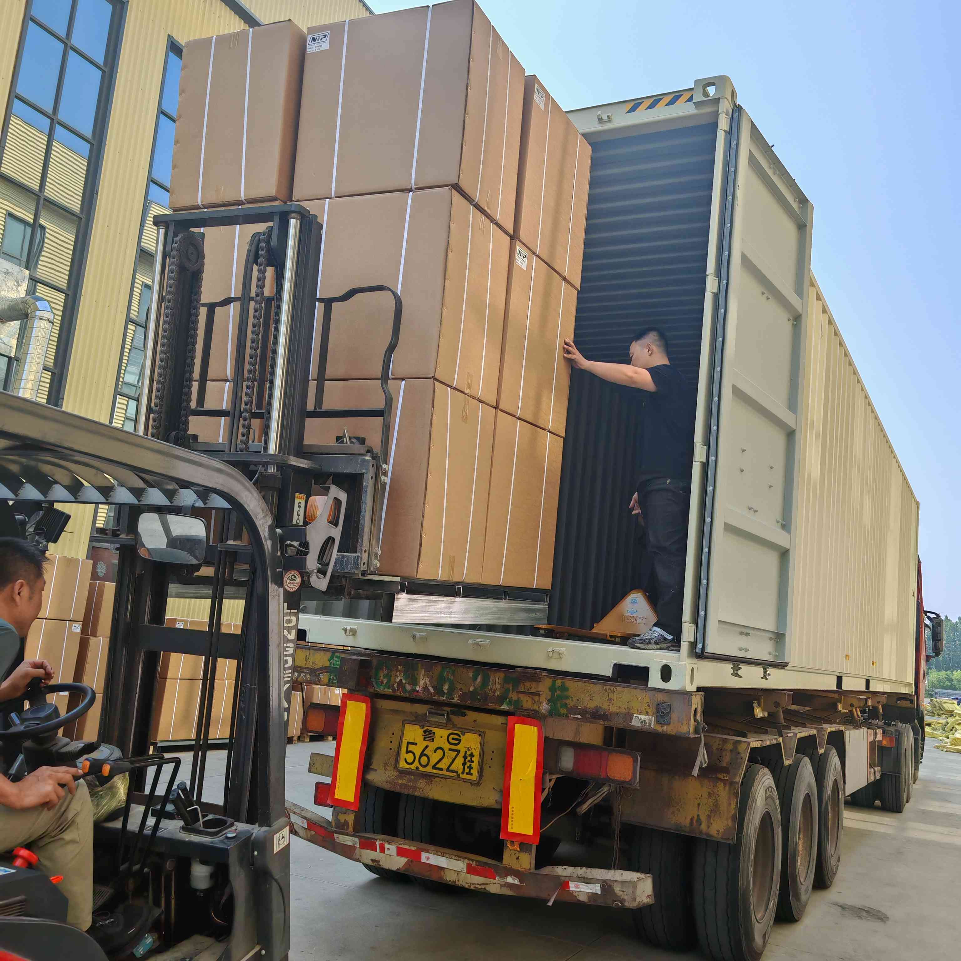 Suksesi i transportit: A i keni parë filtrat tanë të naftës me detyrë të rëndë të nisen sot për në Rusi?